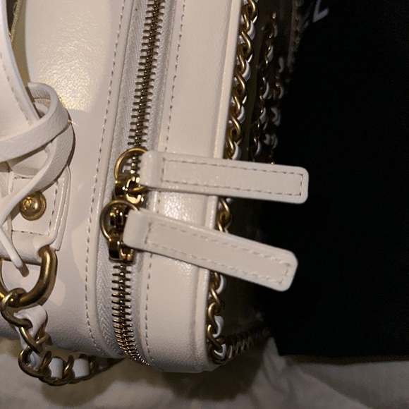 Chanel White Filigree Goatskin CC Vanity Case with Gold hardware - Picture 9 of 11